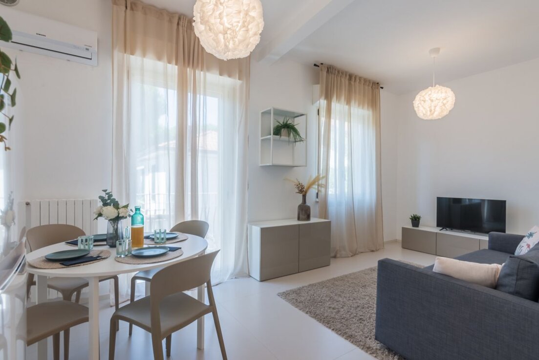 moderno bilocale con a:c e balcone a 90m dal mare • c101 .jpeg